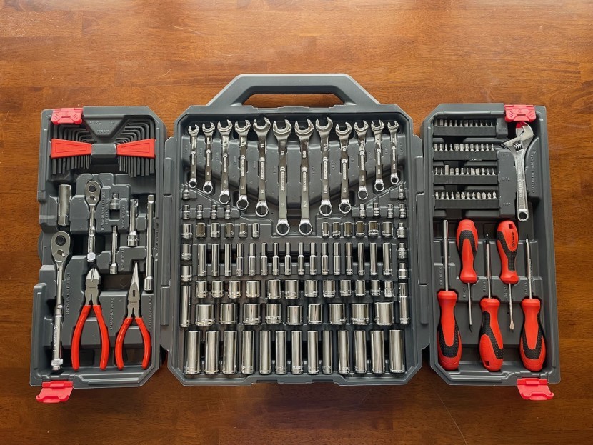 Diverse tool selection of the Crescent tool kit, ideal for mechanics