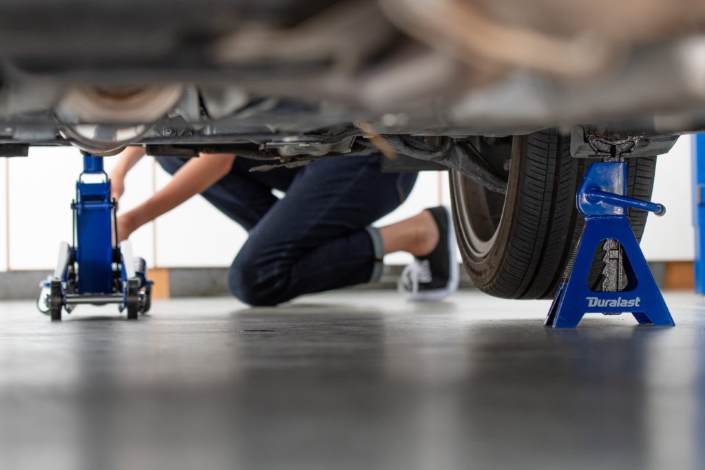 Duralast hydraulic floor jack and jack stands, essential tools for lifting a car safely for oil change and maintenance